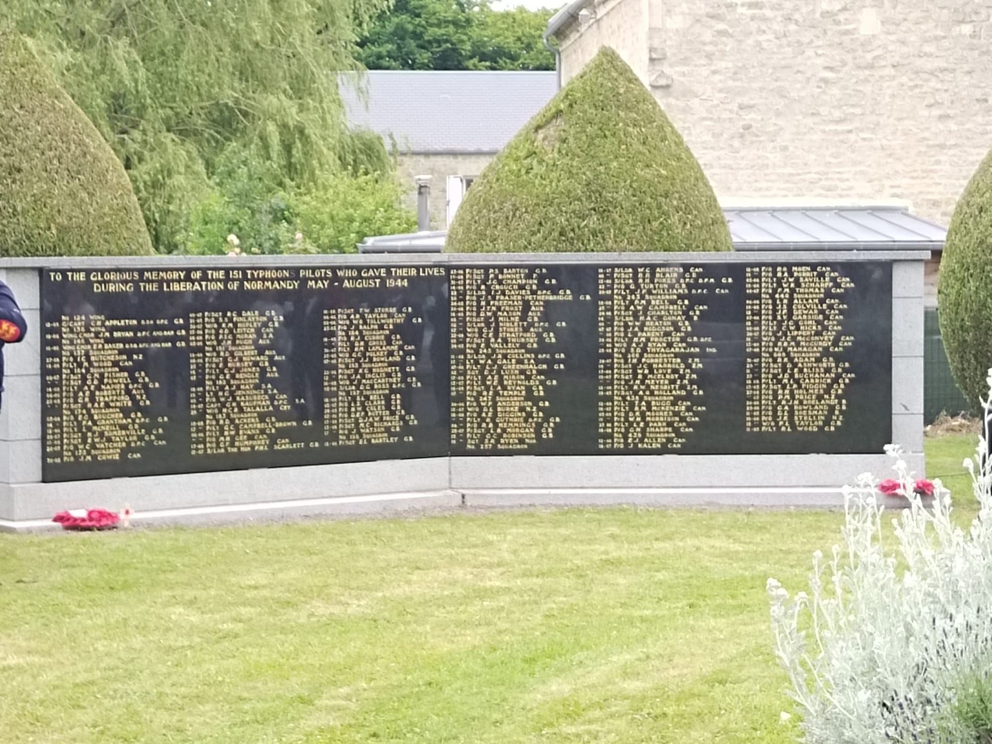 Listes des 151 pilotes de typhoons qui ont donne leur vie de mai a aout 1944 pour la liberation de la normandie